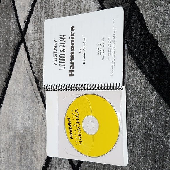 FIRSTACT LEARN & PLAY HARMONICA INSTRUCTIONS BOOK & PLAY-ALONG CD - Picture 2 of 9